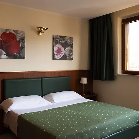 ホテル コンチネンタル 4*