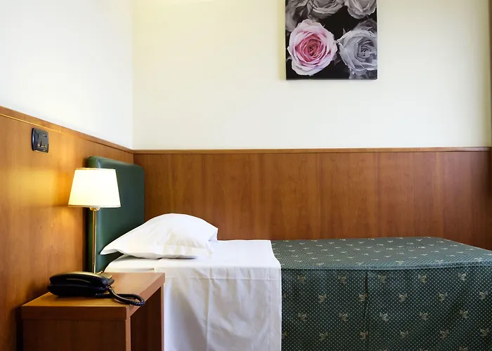 Continental מלון