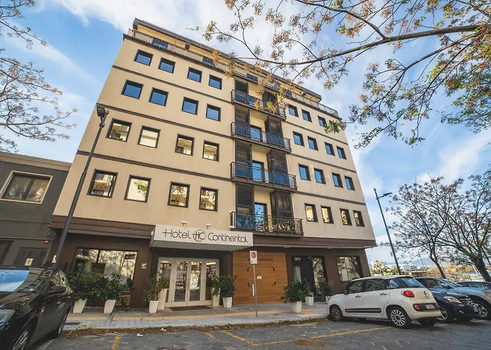 Continental מלון 4*